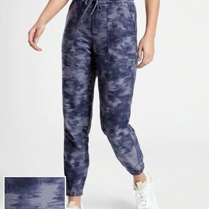 Athleta Farallon Printed Joggers - Inversion Medieval Violet Print